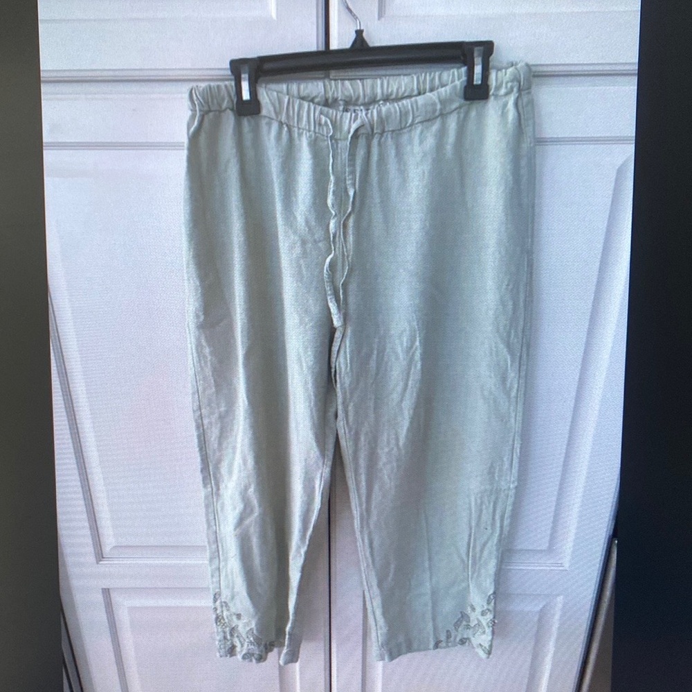 Light Gray Cropped Pants with Lace Hem